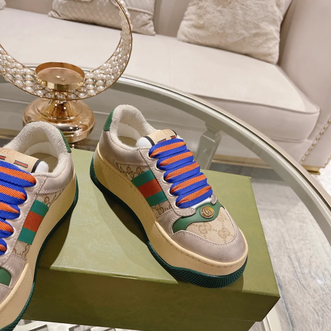 👟👟Ex-factory price 520👟👟Gucci’s latest chubby thick-soled dirty shoes~~couple casual shoes, 6cm height increasing shoes~~ 🔥Best, short boy, really good-looking♥️ The upper is made of polished cowhide stitched with classic double G fabric. The terry cloth is delicate and sweat-absorbent and breathable. The foot pad is integrated with latex injection molding. Private mold 6cm thick T👟👟Ex-factory price U two-color bottom Size: 35-40 Male 39-45/full size (45 custom-made, non-refundable) Comes with a full set of packaging